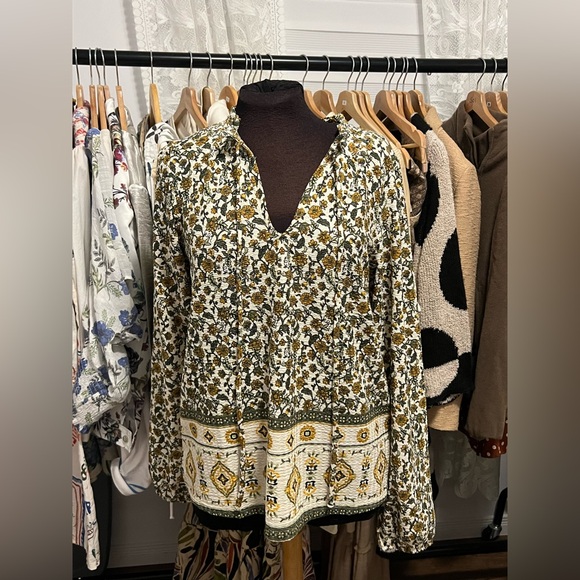 11. NWT Floral V-Neck Blouse - Yellow and Green - Picture 2 of 2